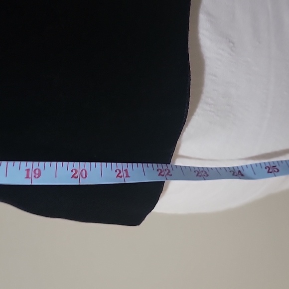 AKRIS WOMENS BLACK  VELVET VEST excellent condition - Picture 12 of 12